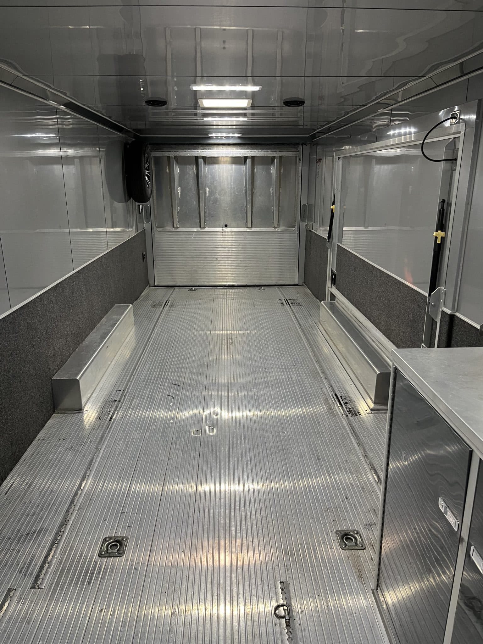 Used LOADED Intech Alum Car Trailer 2021 28ft. w/7.0 Diesel Gen, 15K BTU AC & Large Escape Door 7720 - Image 5