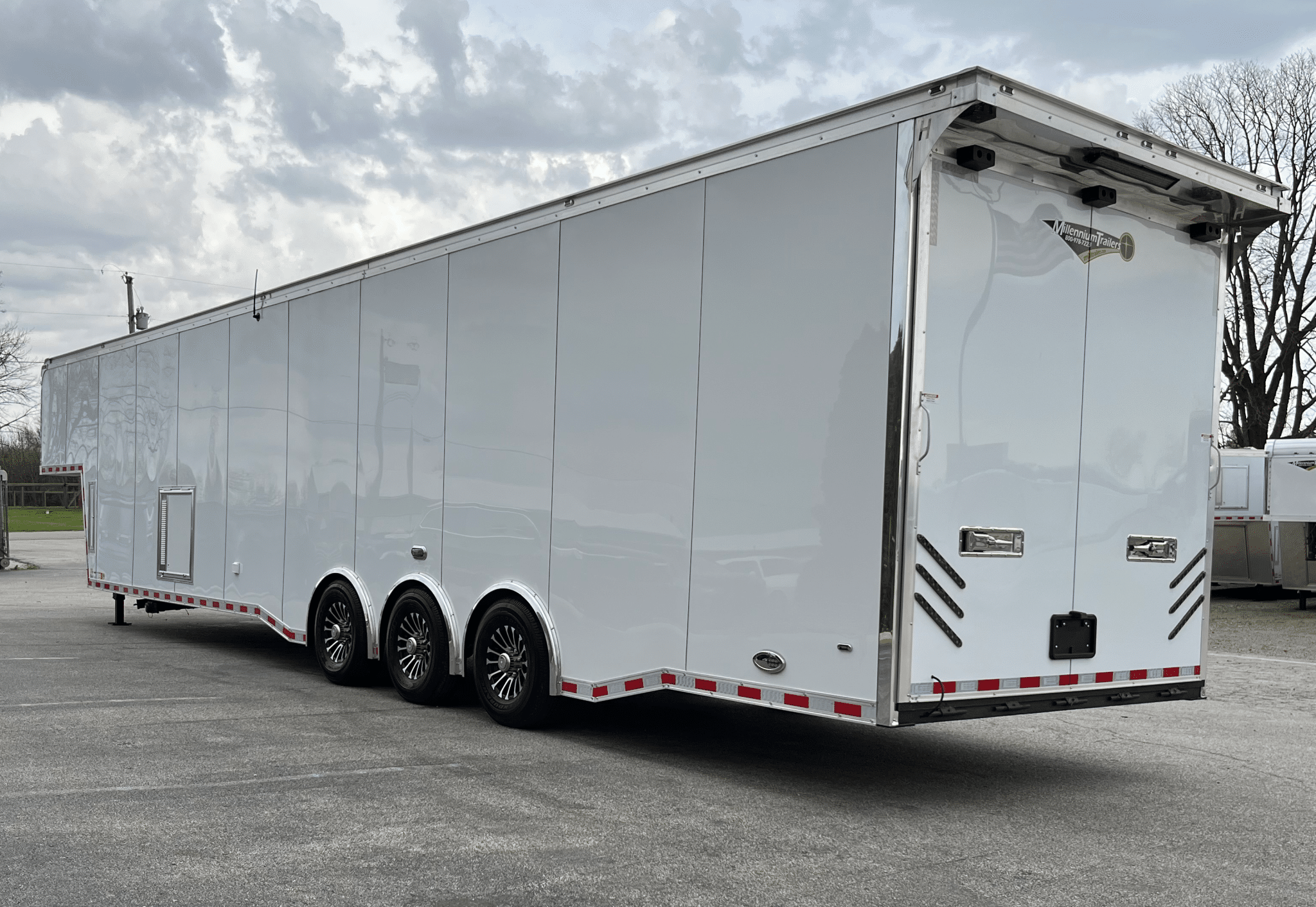 Enclosed Gooseneck Trailer 2026 44ft. Edge w/Large Full Bathroom & (2) Electric Awnings 9753 - Image 9