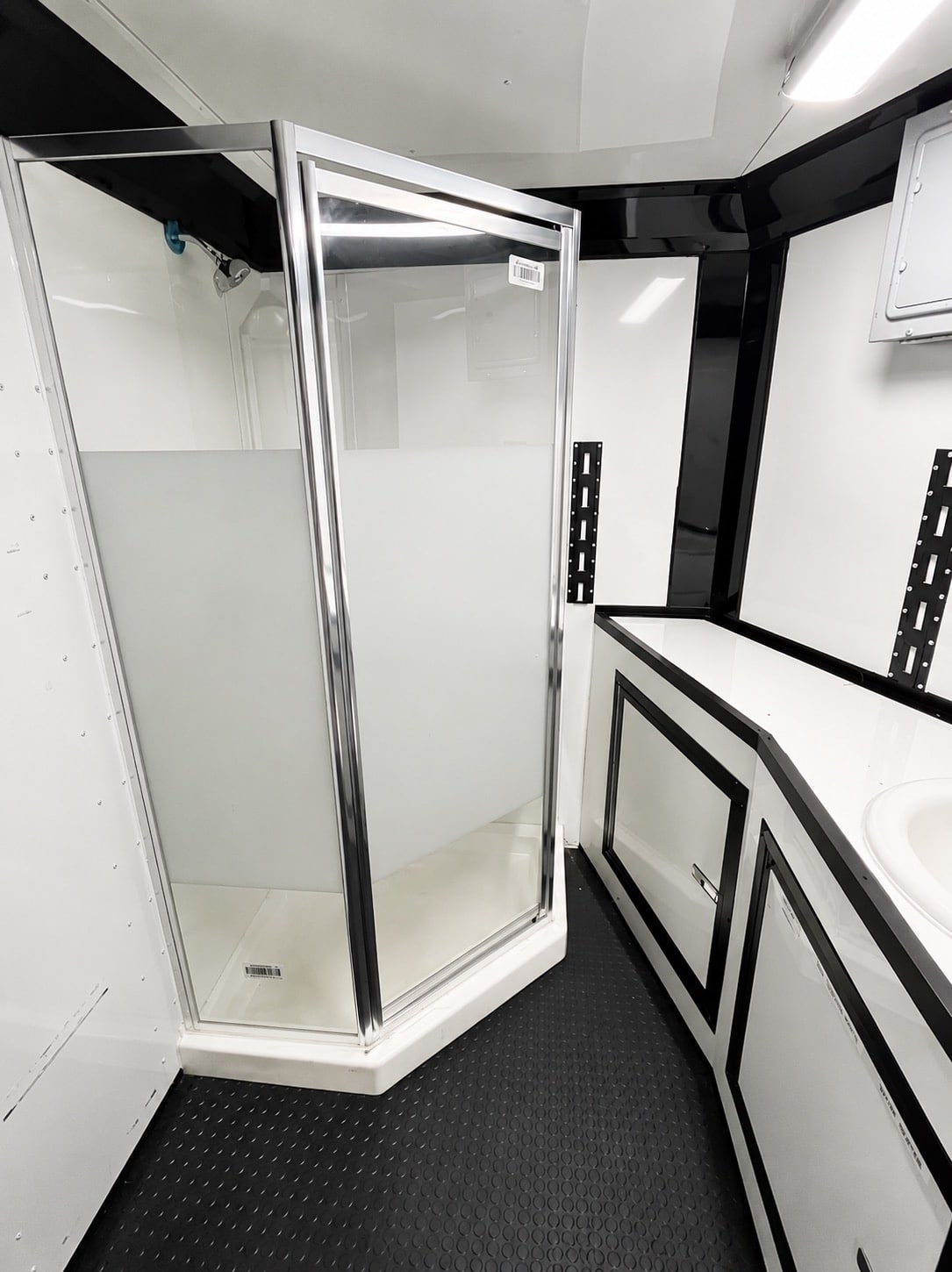 Used Enclosed Trailer 2025 20ft. w/Large Full Bathroom A/C Finished Interior & Electric Awning 0389 - Image 8